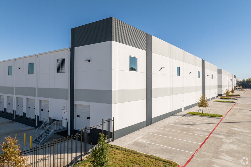 More Photos Of 13415 Conklin Ln, Houston Warehouse For Lease