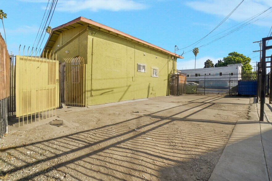 More Photos Of 606 W 81st St, Los Angeles Apartments For Sale