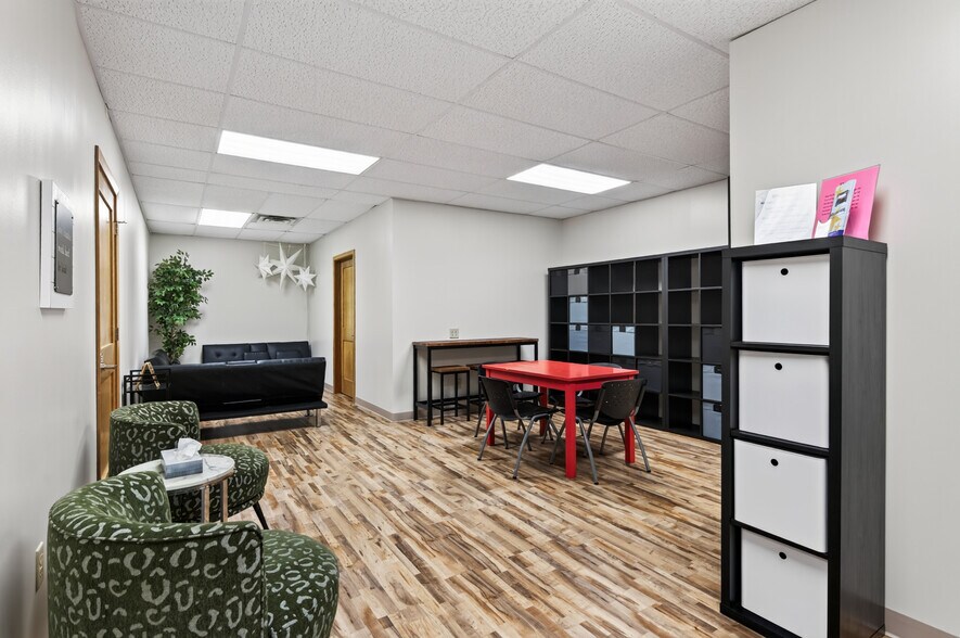 More Photos Of 146 Lake St N, Forest Lake Medical For Lease