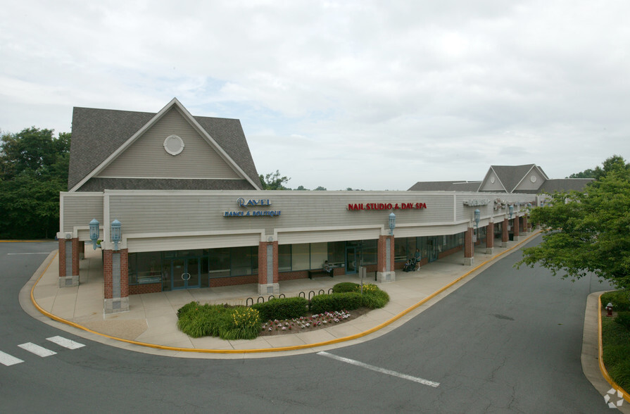 Primary Photo Of 1400-1488 Northpoint Village Ctr, Reston Freestanding For Lease