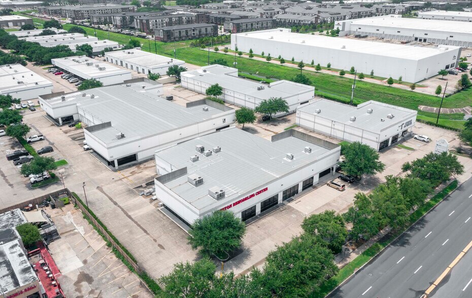 More Photos Of 12838 Murphy Rd, Stafford Showroom For Sale