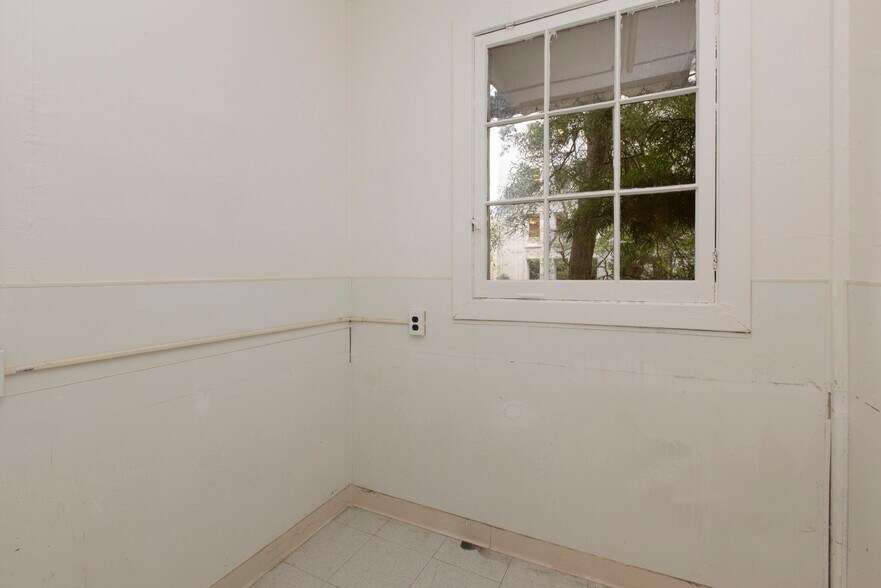 More Photos Of 3927-3929 Sacramento St, San Francisco Storefront Retail Residential For Sale