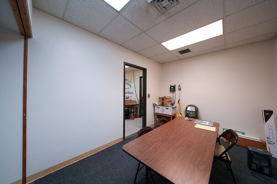 More Photos Of 1555-1557 SE Crystal Lake Dr, Corvallis Warehouse For Lease