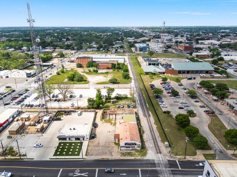 More Photos Of 401 S 8th St, Waco General Retail For Sale