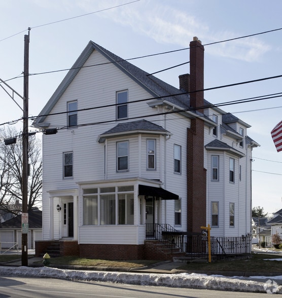 More Photos Of 872 Park Ave, Cranston Office Residential For Lease