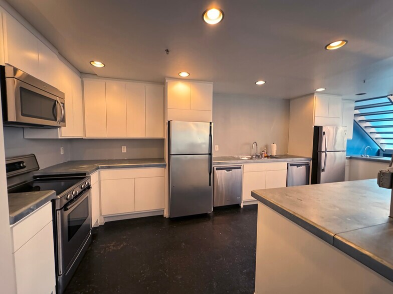 More Photos Of 887 W Marietta St NW, Atlanta Loft Creative Space For Lease