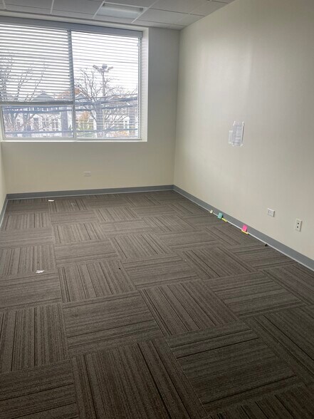 More Photos Of 4901 W Irving Park Rd, Chicago Unknown For Lease