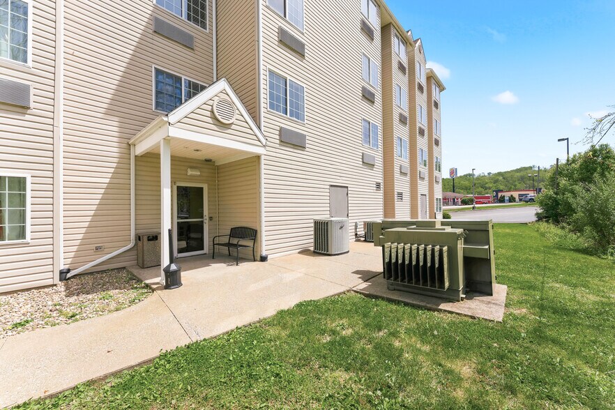 More Photos Of 15 Lawless Rd, Morgantown Hotel For Sale