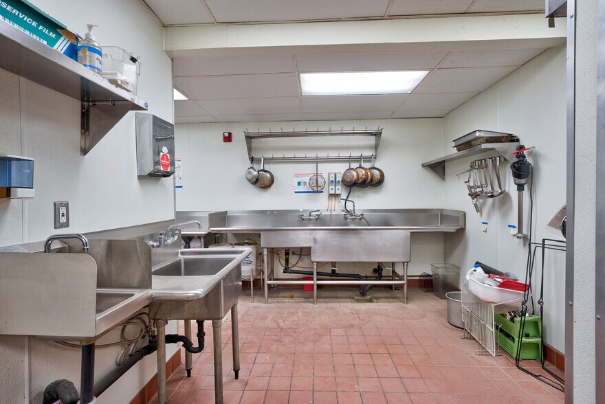 More Photos Of 369 N Palm Canyon Dr, Palm Springs Restaurant For Lease