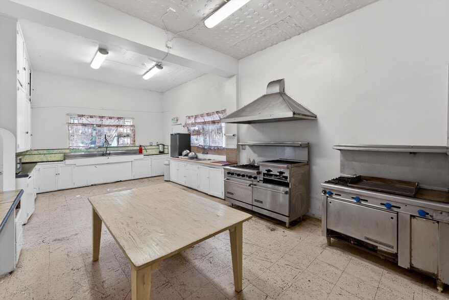 More Photos Of 7101 Menlo Ave, Los Angeles Religious Facility For Sale