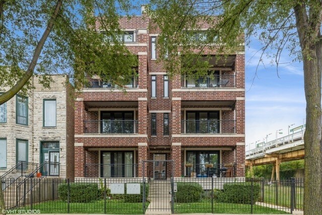 More Photos Of 4012 S Indiana Ave, Chicago Apartments For Sale