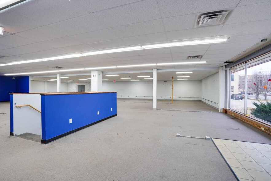 More Photos Of 195-209 Cottage Grove Rd, Madison Storefront For Lease