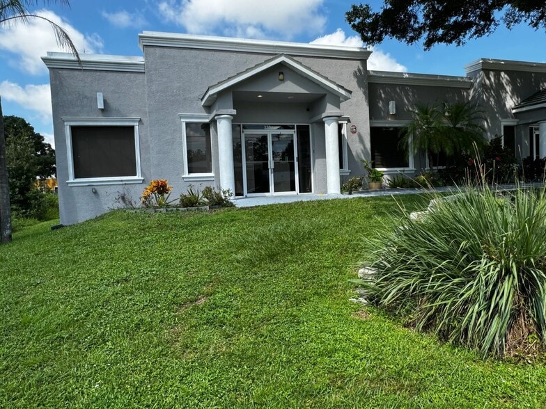 More Photos Of 3226 N Falkenburg Rd, Tampa Office For Sale