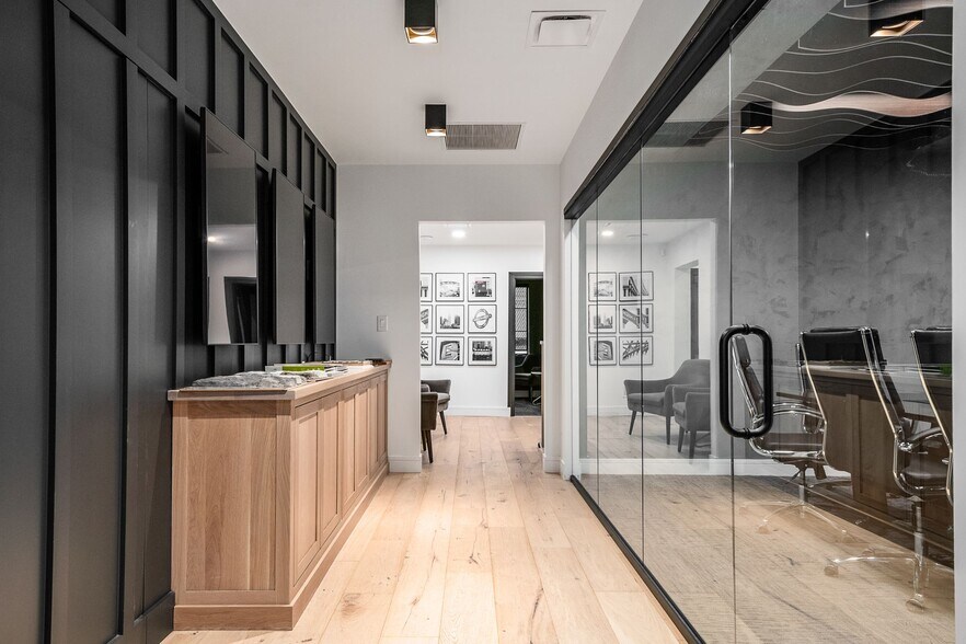 More Photos Of 1075 W 3rd Ave, Columbus Storefront Retail Office For Lease