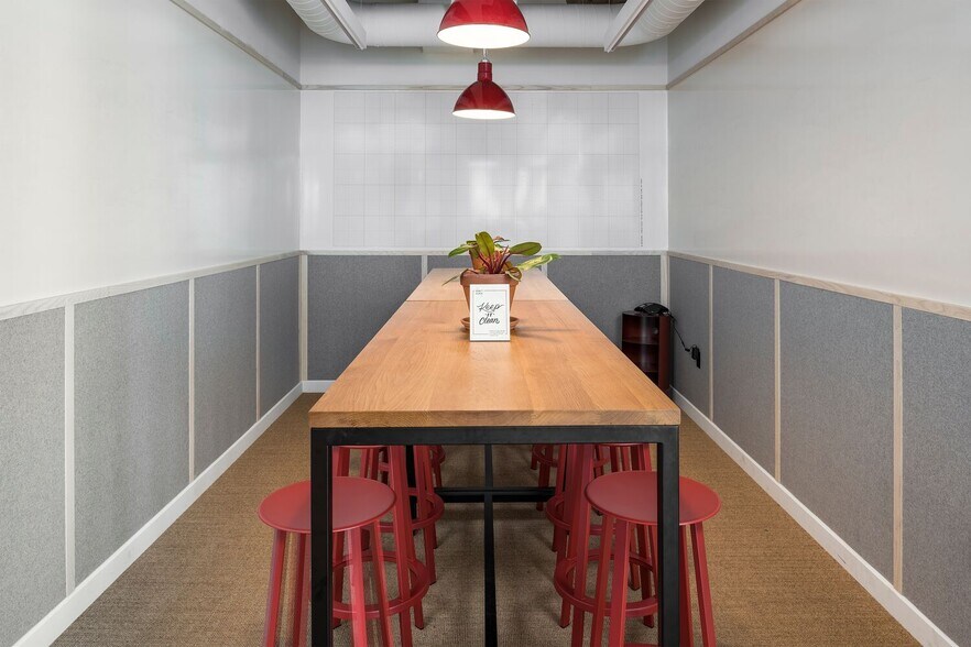 More Photos Of 1 University Ave, Toronto Coworking Space