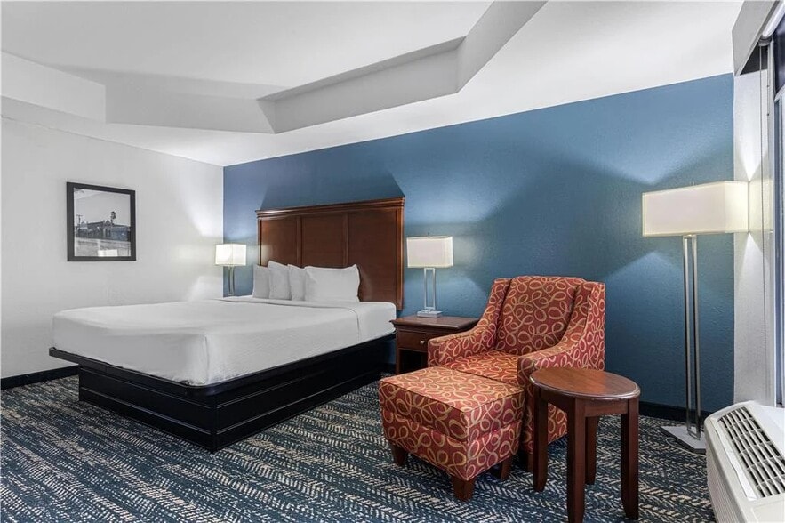 More Photos Of 2251 N Trade Days Blvd, Canton Hotel For Sale