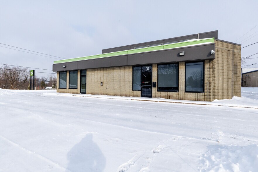 More Photos Of 100 Boul Ford, Châteauguay Freestanding For Sale