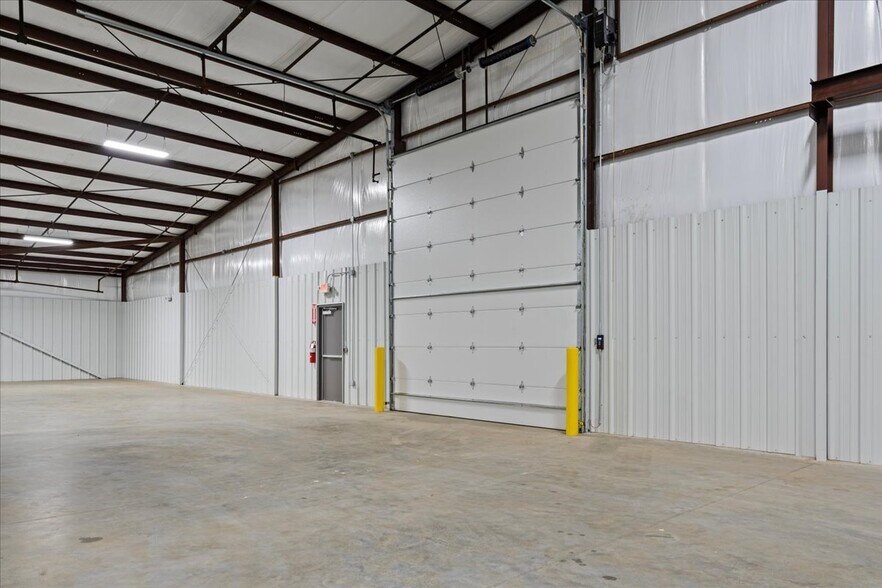 More Photos Of 223 W Pearl St, Lamar Industrial For Sale