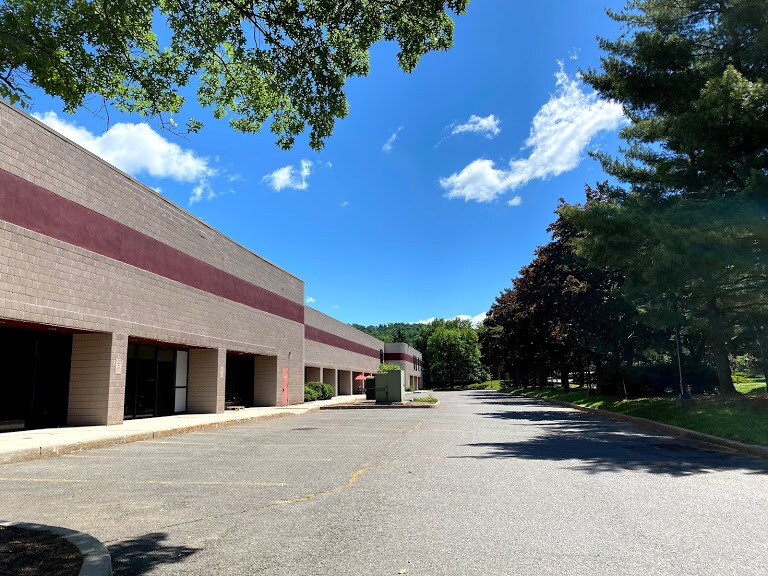More Photos Of 300 Corporate Dr, Blauvelt Office For Lease