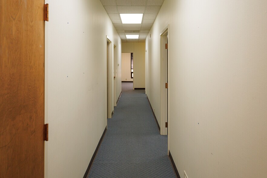 More Photos Of 301-305 S Pioneer Dr, Abilene Office For Lease