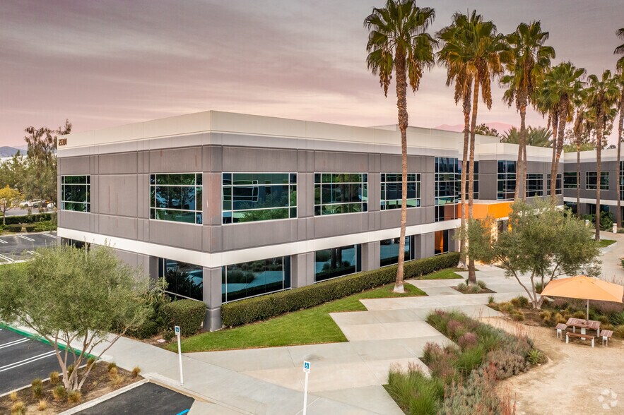 Primary Photo Of 25391 Commercentre Dr, Lake Forest Coworking Space