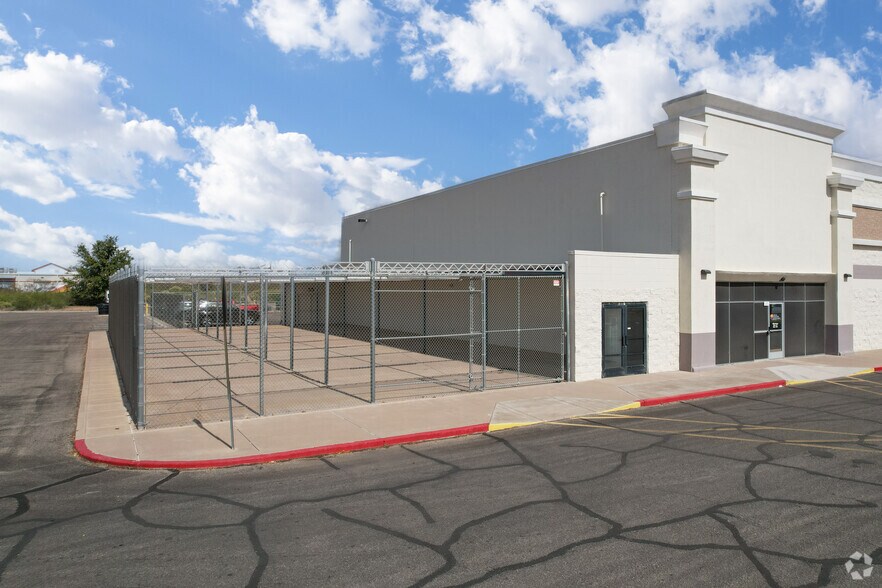 More Photos Of 204 W 5th St, Douglas Unknown For Lease