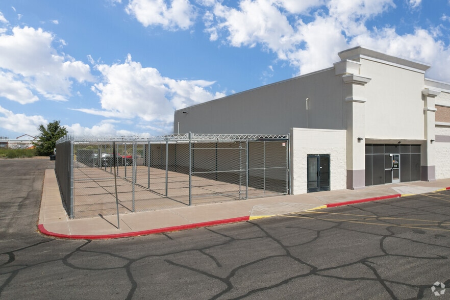 More Photos Of 204 W 5th St, Douglas Unknown For Lease