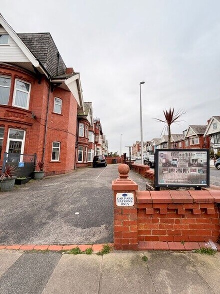 More Photos Of 20-22 Holmfield Rd, Blackpool Hotel For Sale