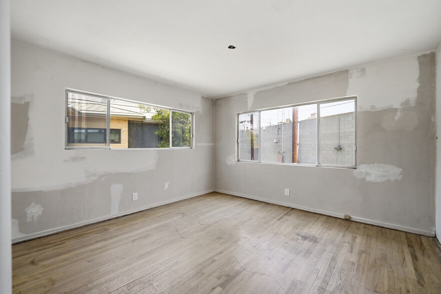 More Photos Of 915 W Olive Ave, Burbank Office For Sale