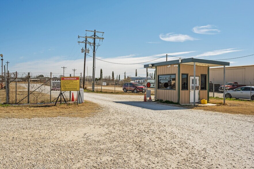 More Photos Of 40 Corgey Rd, Pleasanton Light Manufacturing For Lease