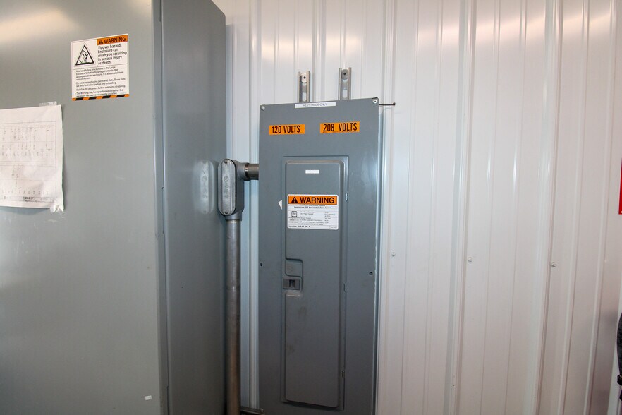 More Photos Of 5640 44th Ave S, Clinton Industrial For Sale