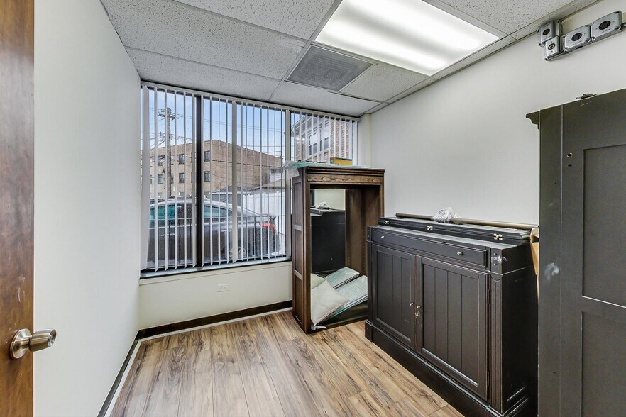 More Photos Of 5097 N Elston Ave, Chicago Medical For Lease