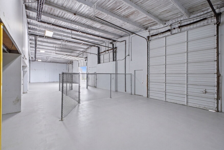 More Photos Of 2110 Mannix Dr, San Antonio Light Distribution For Sale