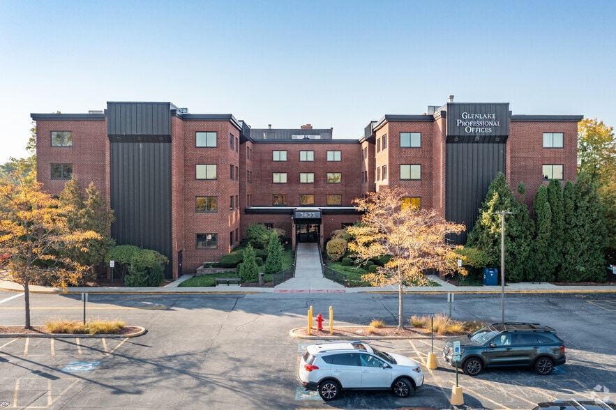 More Photos Of 3633 W Lake Ave, Glenview Medical For Lease