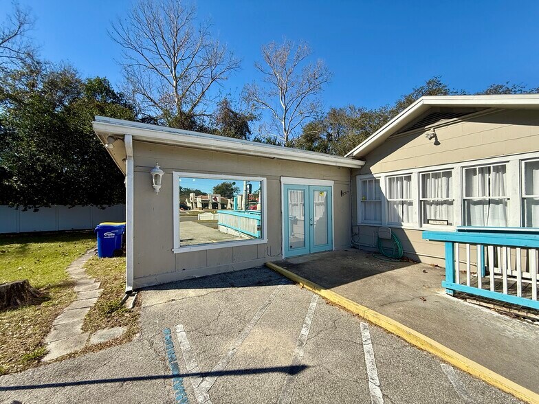 More Photos Of 1853 S 8th St, Amelia Island Freestanding For Lease