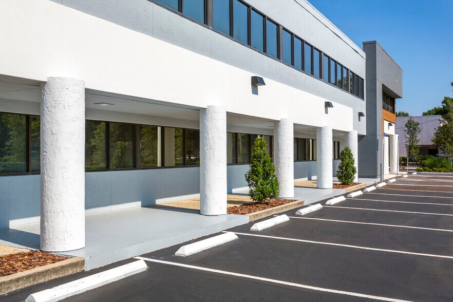 More Photos Of 140 N Westmonte Dr, Altamonte Springs Medical For Lease