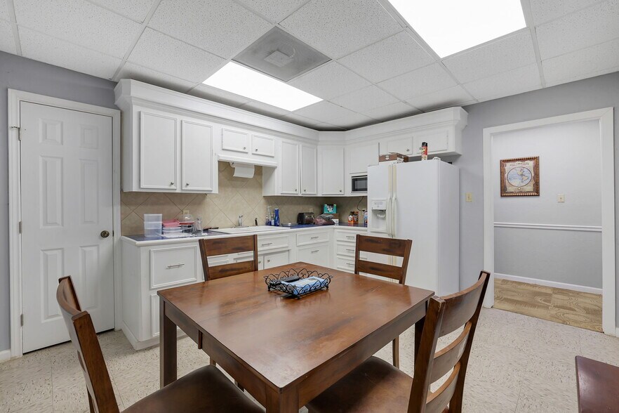 More Photos Of 19650 Ramblewood Dr, Humble Distribution For Sale