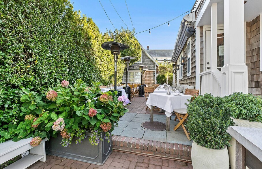 More Photos Of 6 Bay St, Sag Harbor Restaurant For Sale