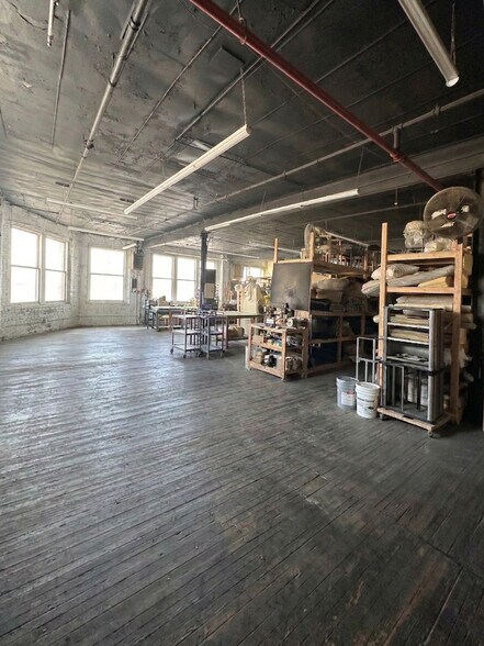 More Photos Of 830 Barry St, Bronx Warehouse For Lease