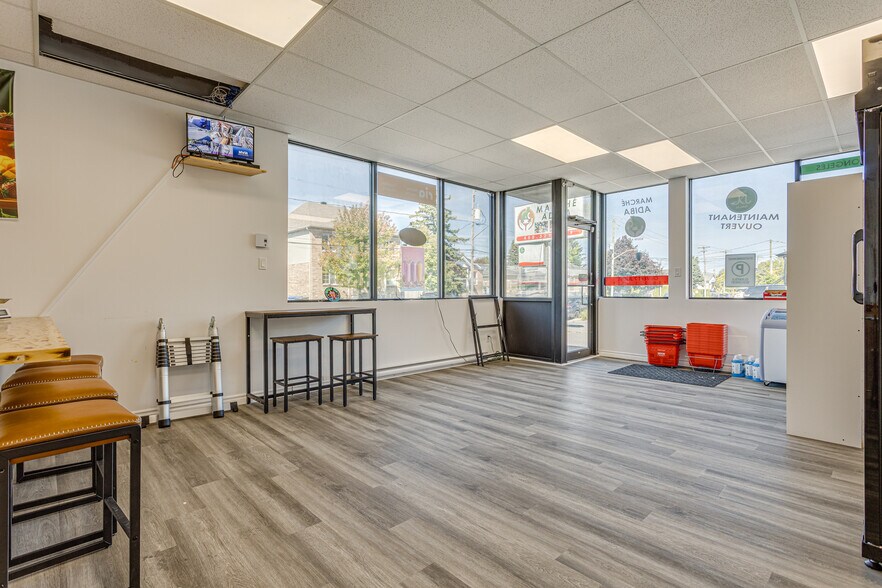 More Photos Of 3445 Saint-Hubert, Saint-hubert General Retail For Sale