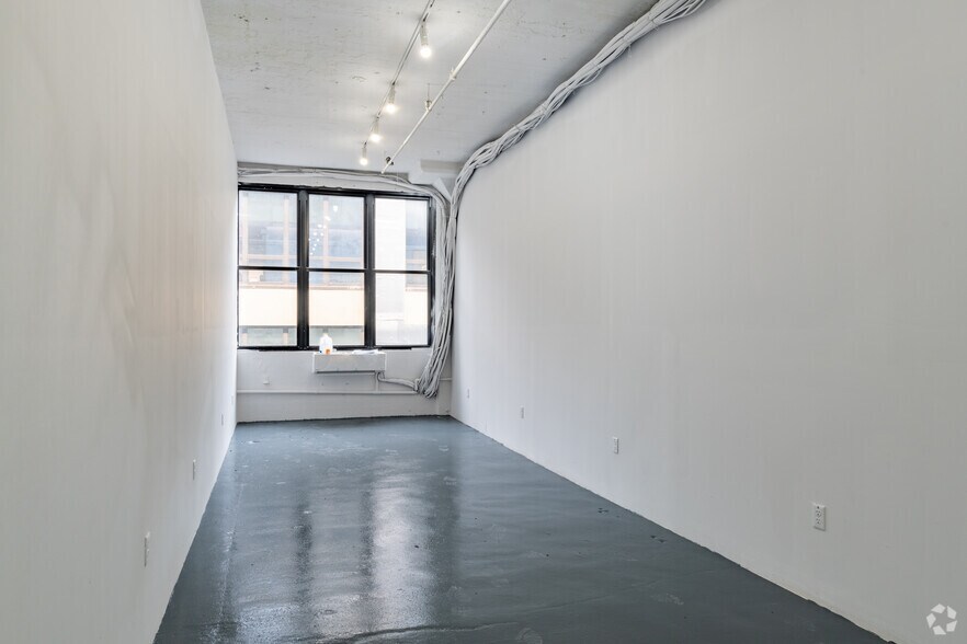 More Photos Of 21-07 41st Ave, Long Island City Industrial For Lease