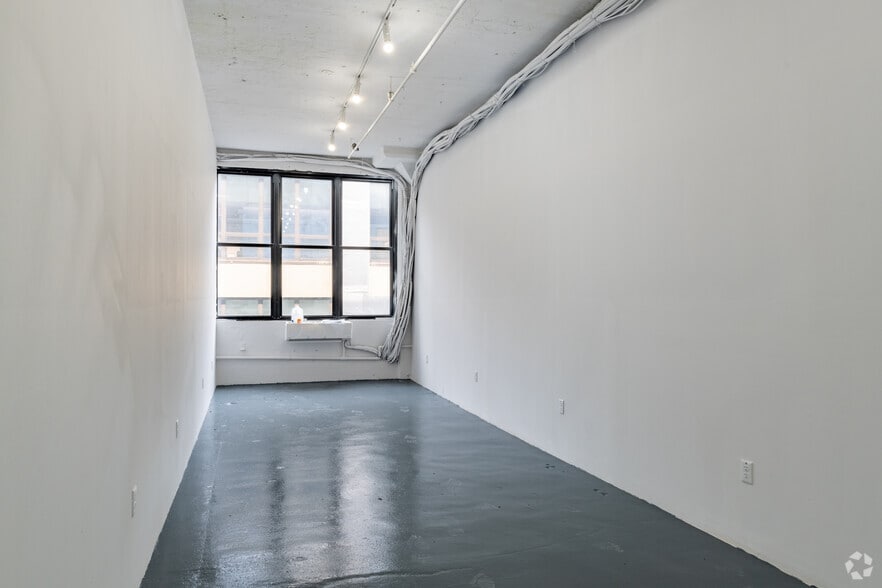 More Photos Of 21-07 41st Ave, Long Island City Industrial For Lease