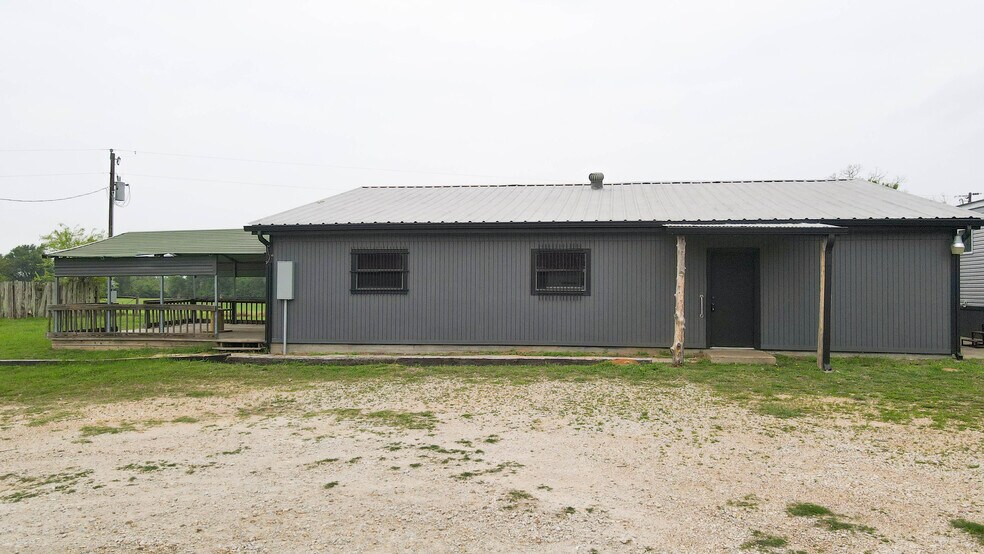 More Photos Of 7689 FM 2000, Caldwell Light Distribution For Lease