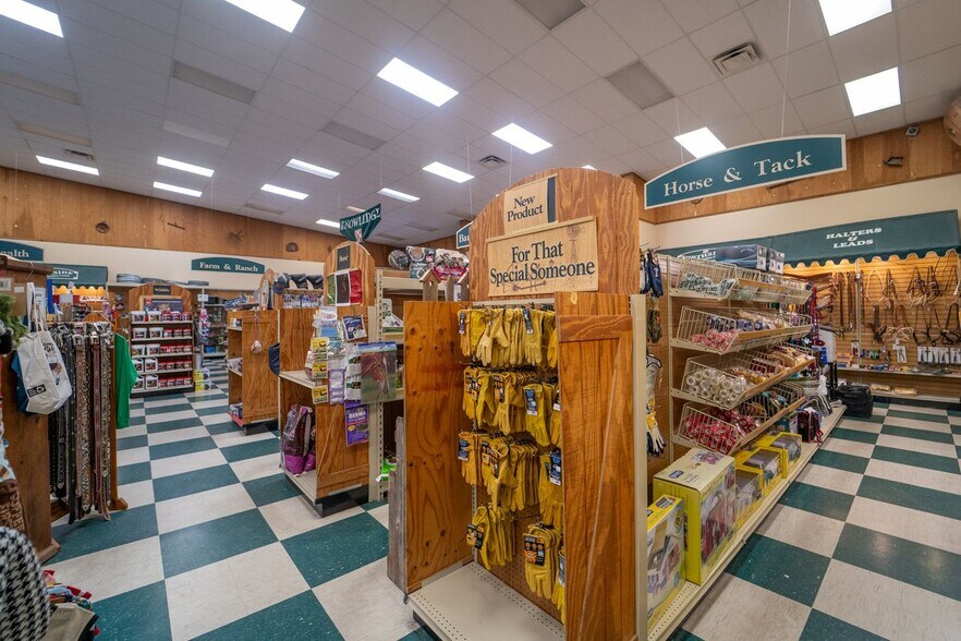 More Photos Of 5705 N Main St, Victoria General Retail For Sale