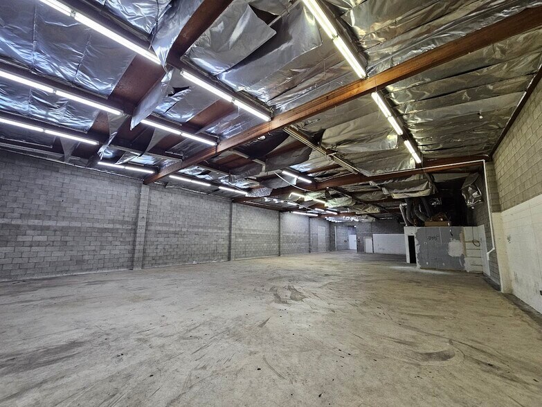 More Photos Of 1120 E 14th Pl, Los Angeles Warehouse For Sale