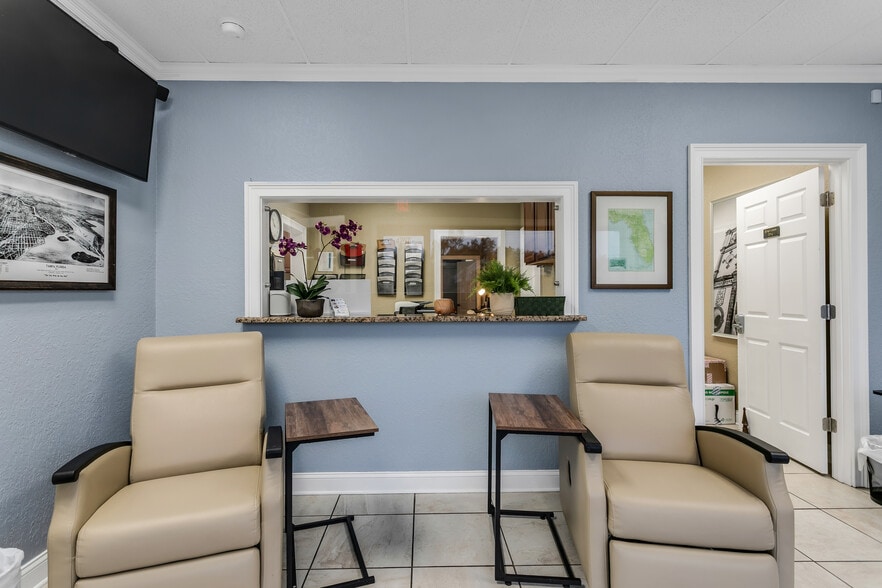 More Photos Of 4257 W Kennedy Blvd, Tampa Storefront For Lease