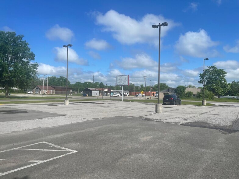 More Photos Of 202 S 2nd St, Porum Freestanding For Lease