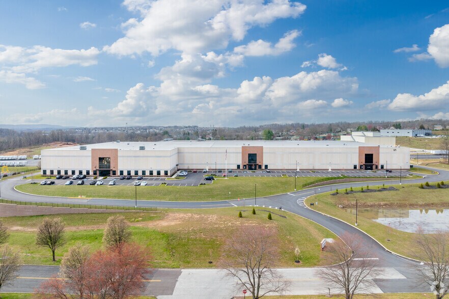 More Photos Of 571 Hollow Rd, Phoenixville Warehouse For Lease