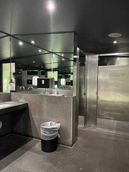 More Photos Of 858 S Coast Hwy, Laguna Beach Restaurant For Lease