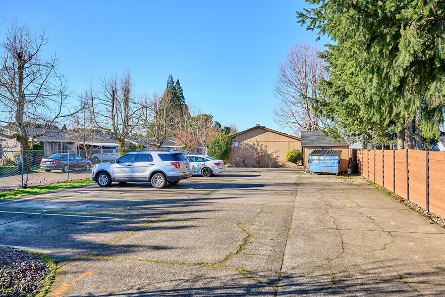 More Photos Of 880 N Pershing St, Mount Angel Apartments For Sale